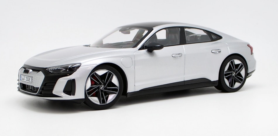 ノレブ 1/18 Audi アウディ e-tron GT 2021 シルバー