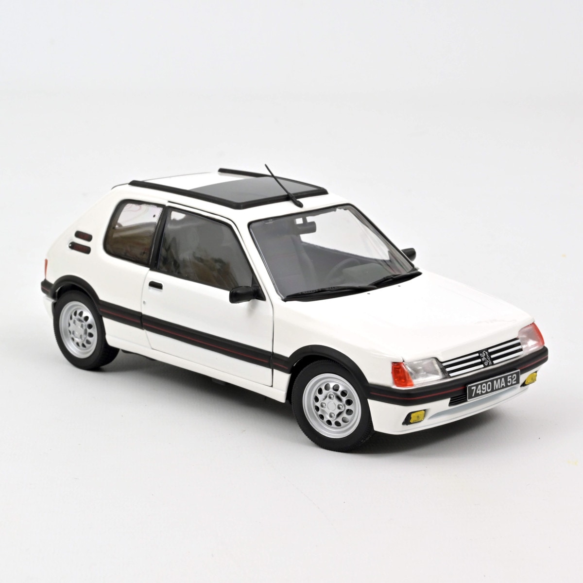 ノレブ 1/18 プジョー Peugeot 205 GTi 1.6 1988年 ホワイト