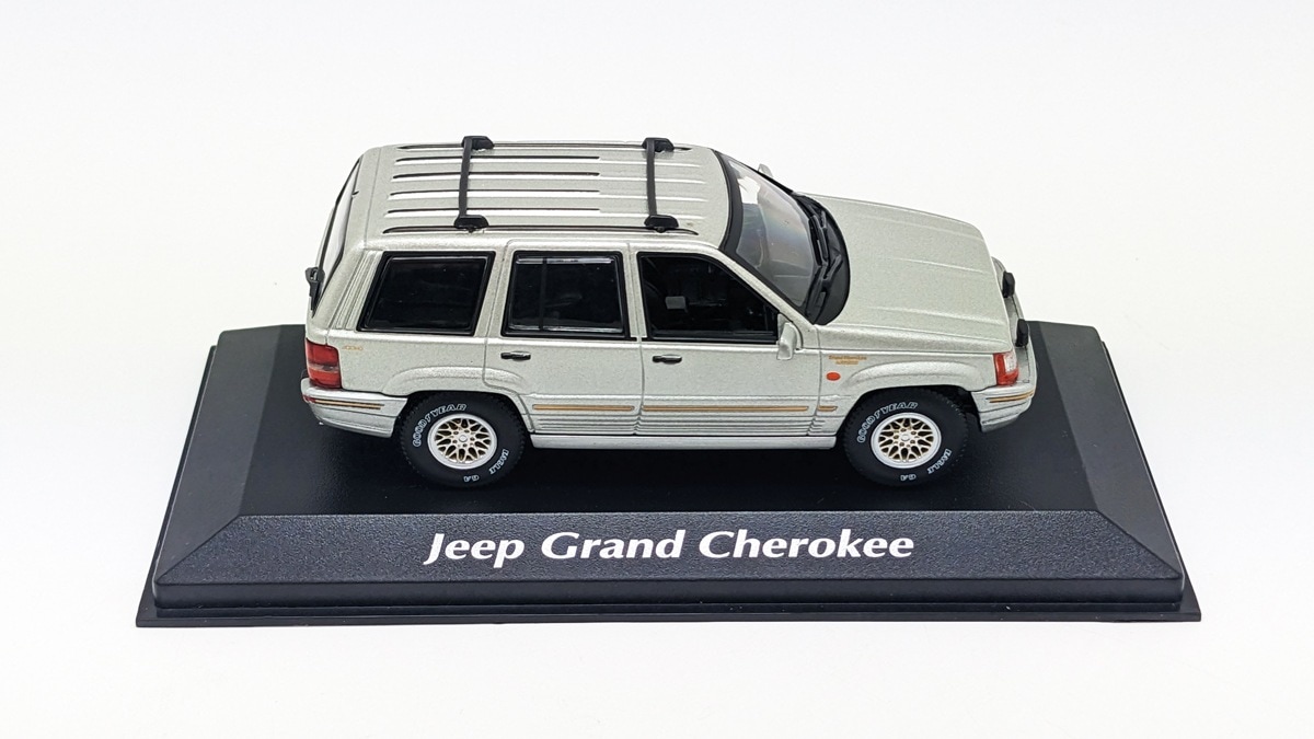マキシチャンプス 1/43 ジープ グランド チェロキー 1995年 シルバー