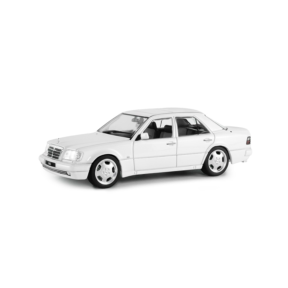 【予約商品 9月下旬頃入荷予定 単体でご注文下さい】ソリド 1/43 メルセデス ベンツ E60(W124) AMG 1994年式 ホワイト