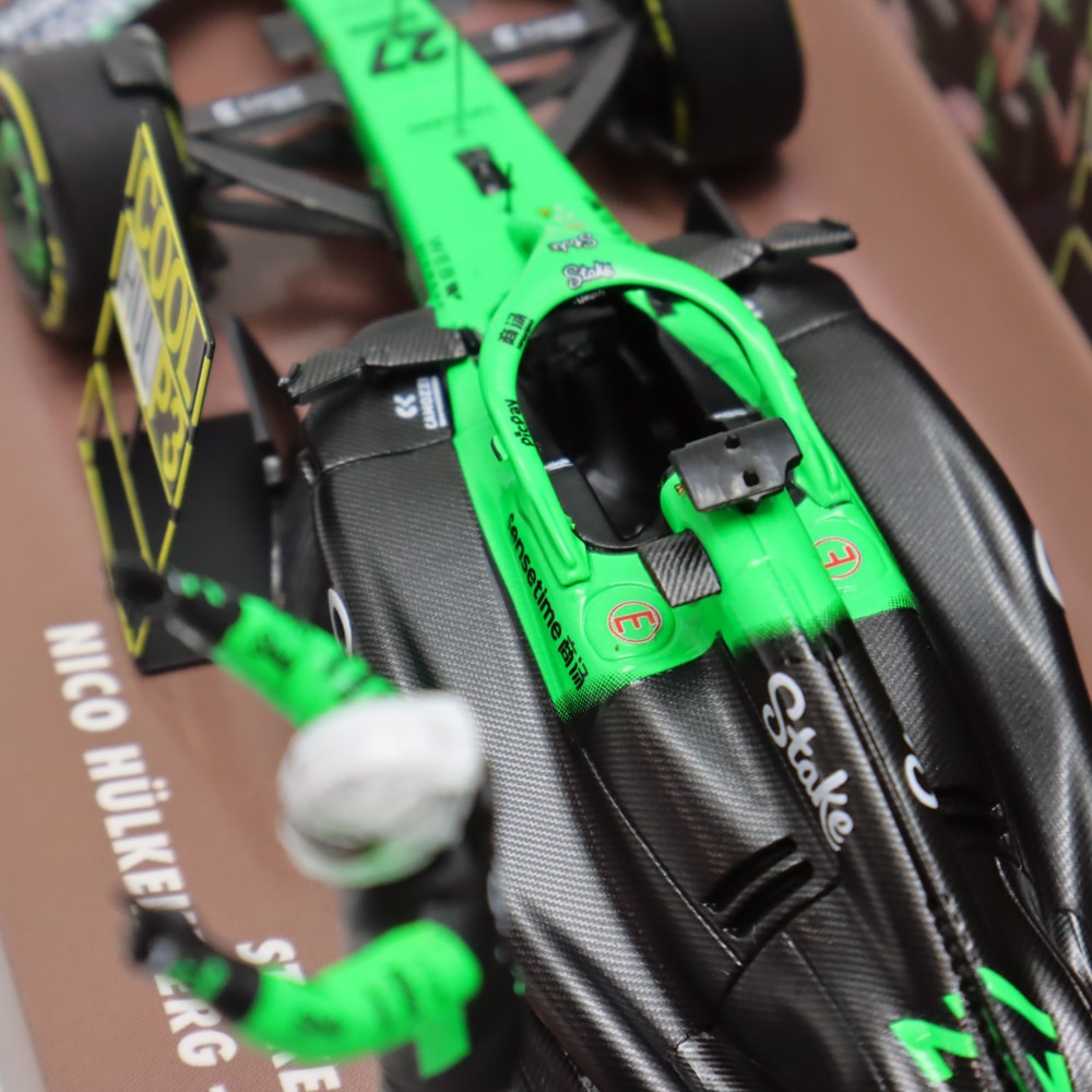 F1 TEAMニコヒュルケンベルグ選手の直筆サイン入り1:43 Amazon.co.jp: ニコ・ヒュルケンベルグ 直筆サイン ドライバーズカード