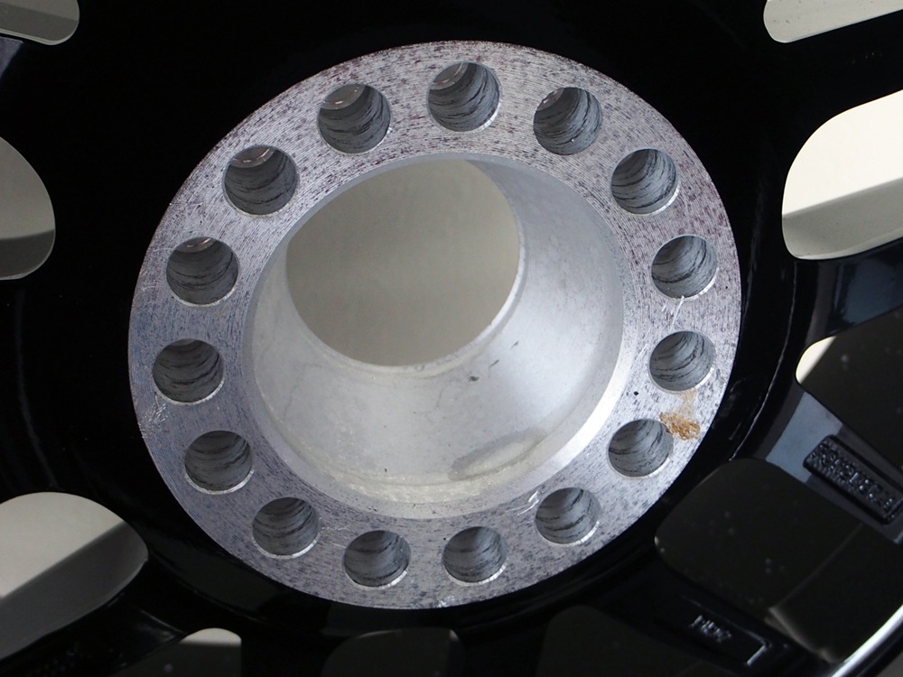 PIRELLI 1/1スケール 18インチホイール タイヤ テーブル レッド