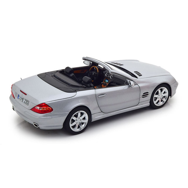 ディーラー特注 1/18 PMA メルセデス・ベンツ SL500 (R230) ディーラー特注 1/18 PMA メルセデス・ベンツ SL500 (R230)