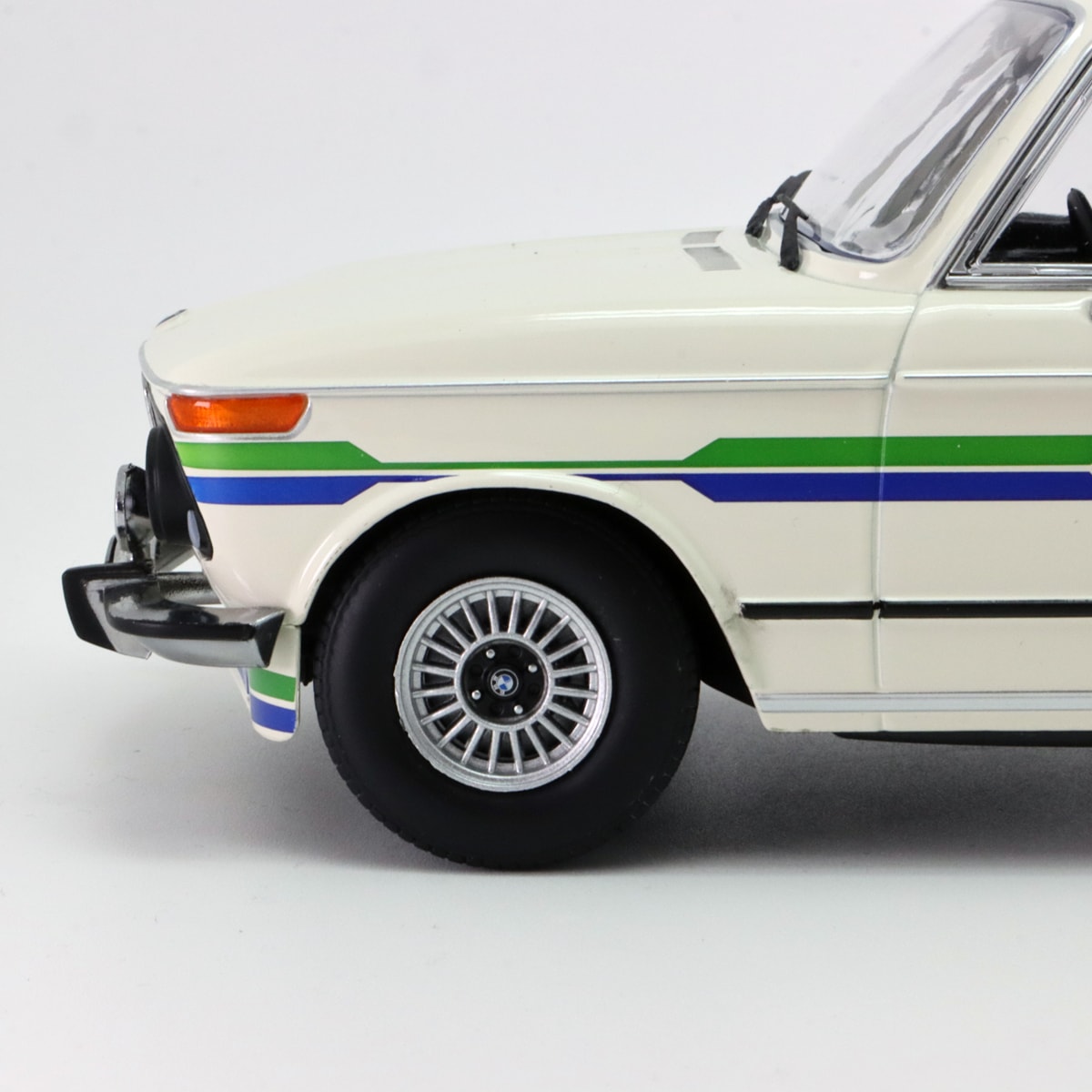 KKスケール 1/18 BMW 2002 Alpina 1974年 ホワイト | 1/18 | 公式