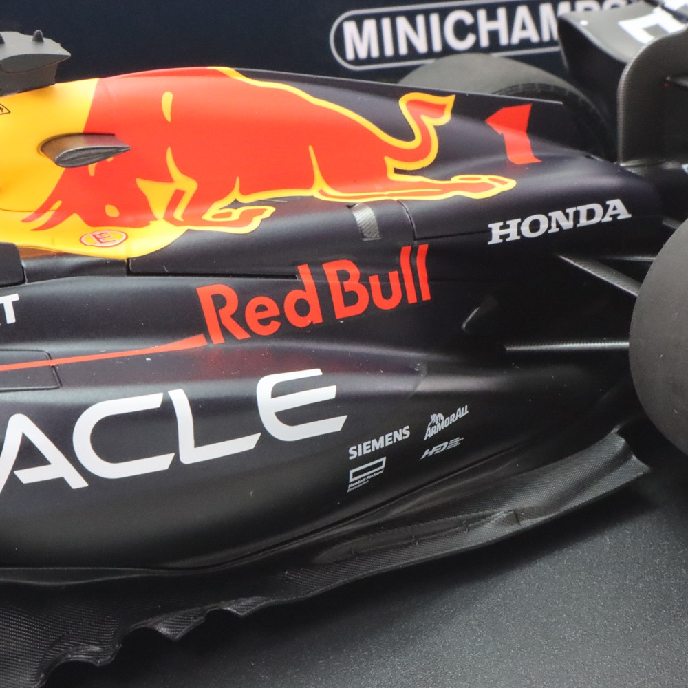 ミニチャンプス 1/18 オラクル レッドブル レーシング RB19 2023年