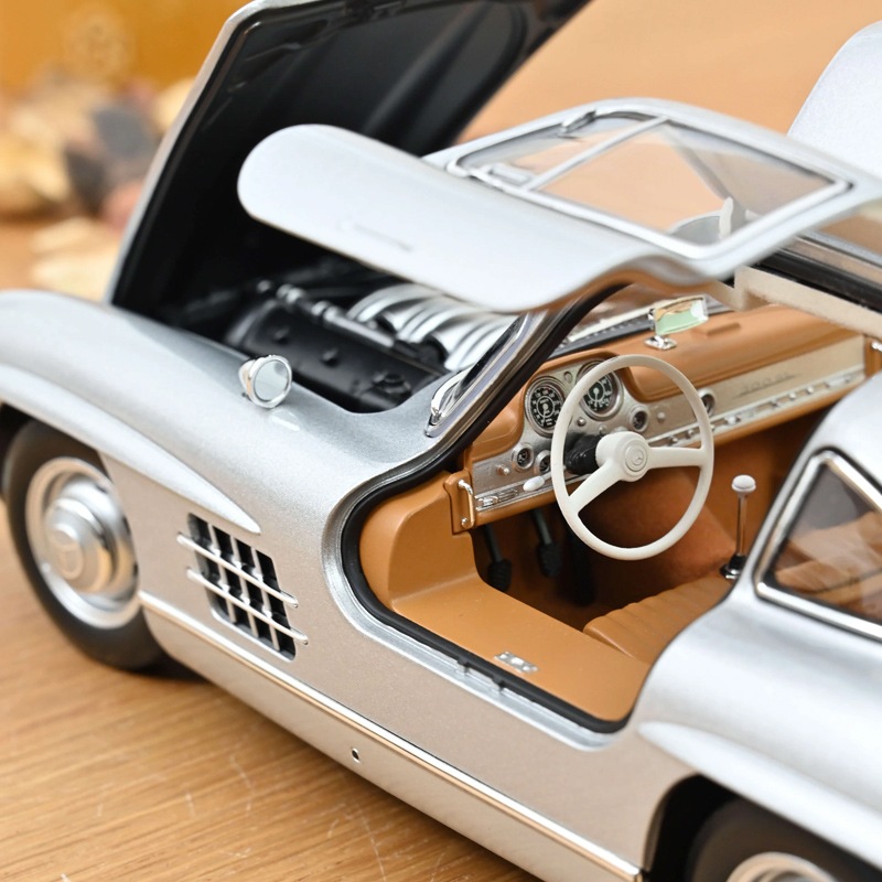 ノレブ 1/18 メルセデス ベンツ 300SL 1954年 シルバー | 1/18 | 公式