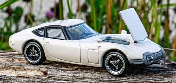 マジョレット 1/54 トヨタ 2000GT ホワイト コレクターズカード付