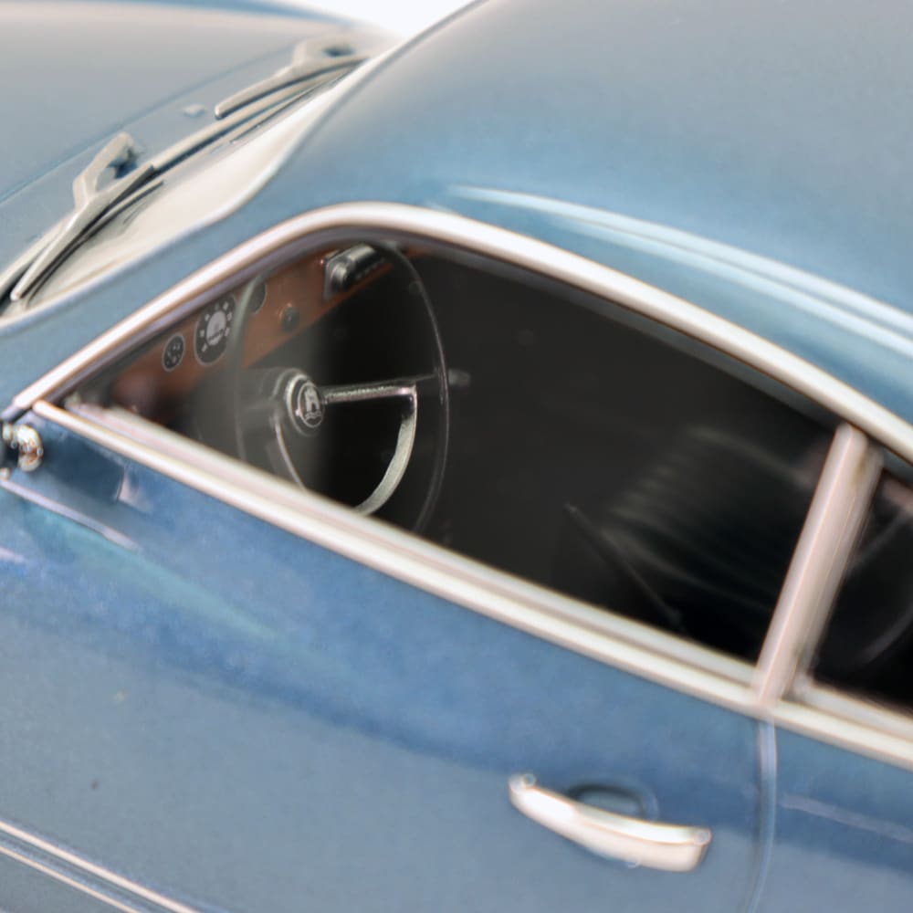 ミニチャンプス 1/18 フォルクスワーゲン カルマンギア クーペ