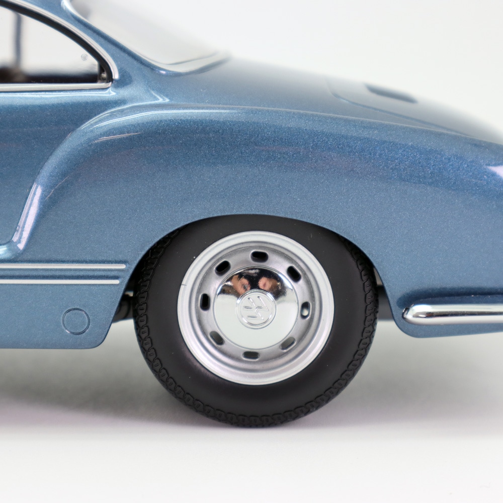 1/18 VW ミニカー カルマンギア 1/18 VW Karmann Ghia フォルクスワーゲン 1966 カルマンギア 白