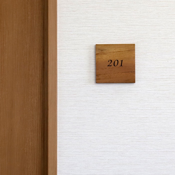 NUMBER PLATE / TEAK WOOD / square / 10×10cm