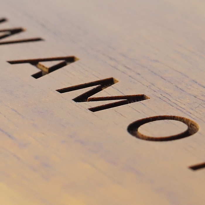 DESKTOP PLATE / TEAK WOOD / trapezoid / 20cm