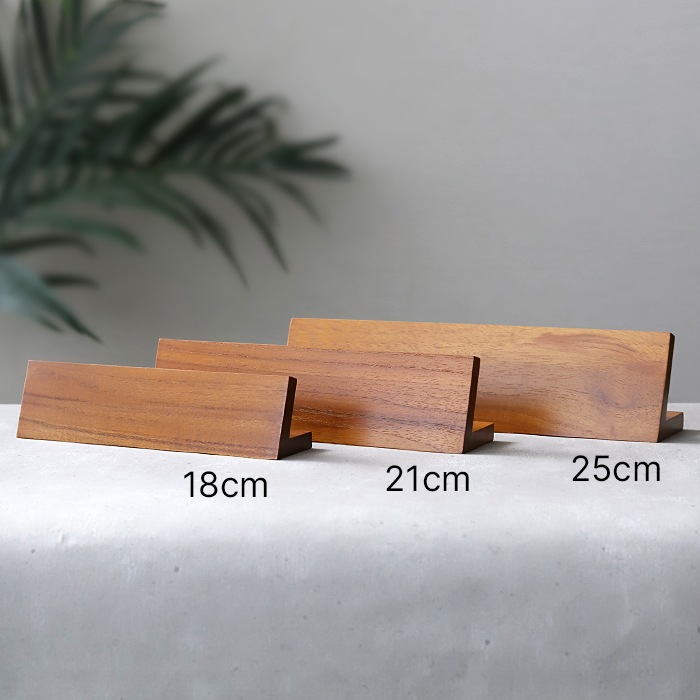 木製のおしゃれな卓上名札(会議用席札)の制作｜COCOBARISIGN