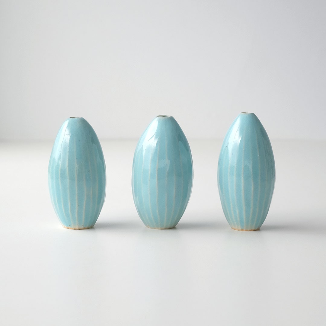 一輪挿し/しのぎ/水色 | 陶工房 Ron | 糸島くらし×ここのき 公式