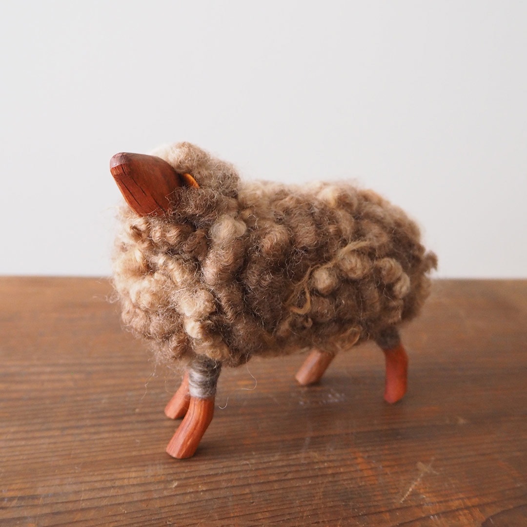 羊の置物(ブラウンのひつじ)/大 | コリデール | 糸島くらし×ここのき