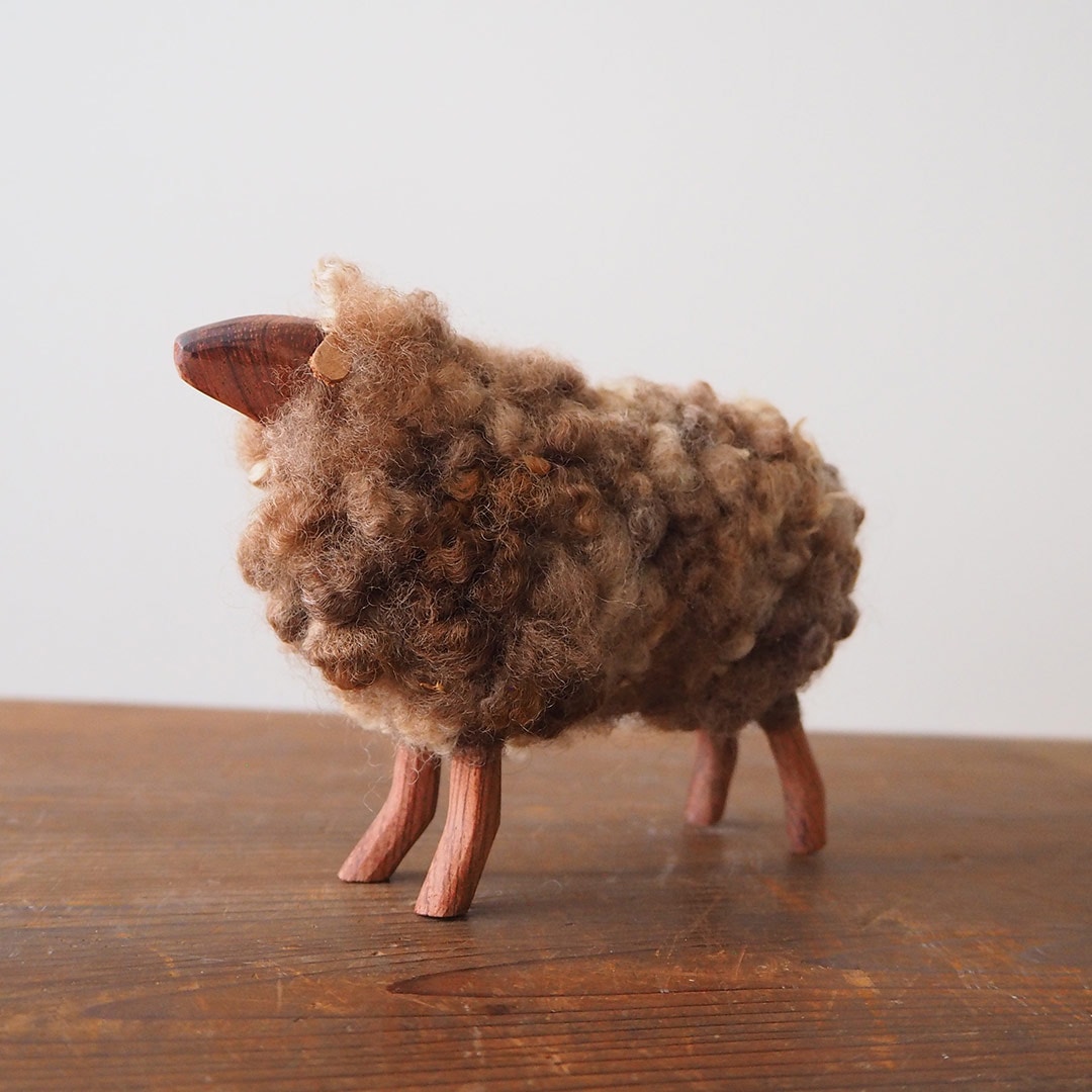 羊の置物(ブラウンのひつじ)/大 | コリデール | 糸島くらし×ここのき