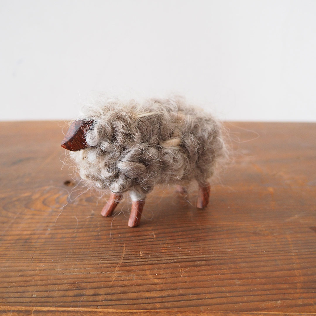 JHmama 羊の置物 本革 オブジェ 椅子 木製 60×35×56㎝ JHmama 羊の置物 本革 オブジェ 椅子 木製 60×35×56㎝ JHmama