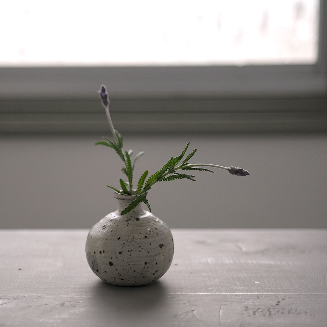 粉引/花入/丸小 | 唐津焼 雅樂窯 ( うたがま ) | 糸島くらし×ここのき