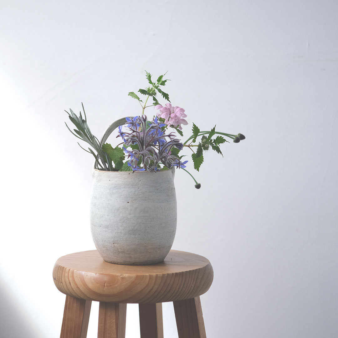 ✨希少品✨糸島研窯アイボリー釉の陶器製花器 持ち手付き中古美品 アイボリー釉/たわみ豆小鉢 | 研窯 | 糸島くらし×ここのき 公式