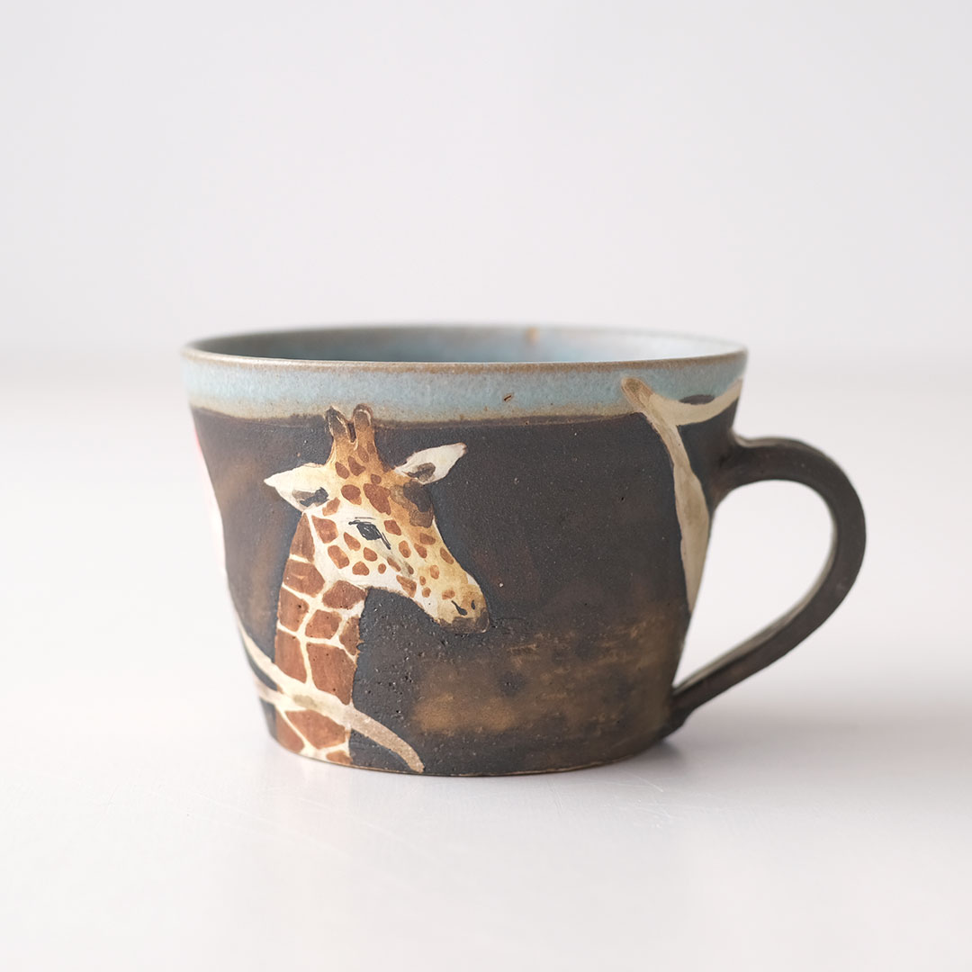 キリン　マグカップ　陶器　オブジェ　置物　インテリア　工芸品　美術品　A1610 楽天市場】キリン 置物 リアルな 仔キリンのオブジェ 動物オーナメント