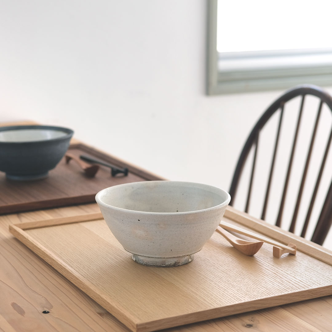 ✨希少品✨糸島研窯アイボリー釉の陶器製花器 持ち手付き中古美品 ✨希少品✨糸島研窯アイボリー釉の陶器製花器 持ち手付き中古