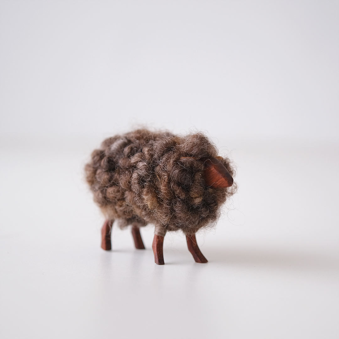 ムートンの羊の置物 羊の置物/ブラウン/小 | コリデール | 糸島くらし×ここのき 公式通販サイト