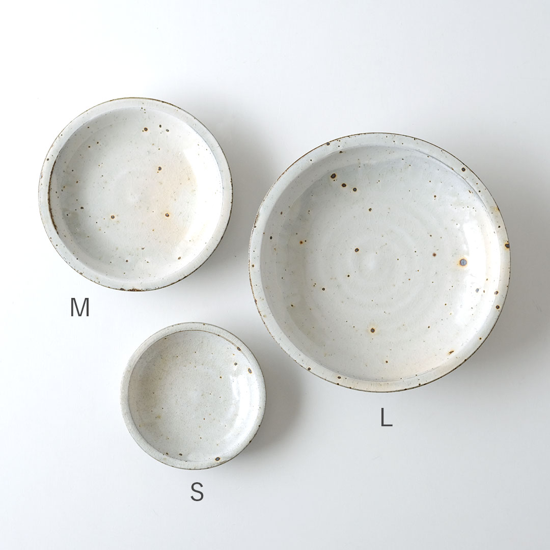 鉄粉引/リム深皿/M | 醇窯(じゅんよう) | 糸島くらし×ここのき 公式