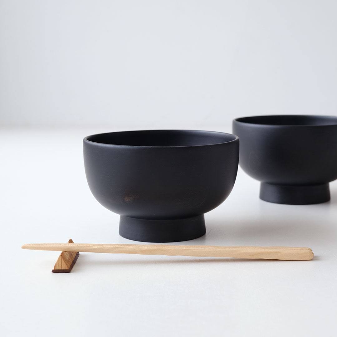 黒色陶器製丸型椀 木箱付き 木のお椀/墨黒/特大 | 工房 雲 | 糸島くらし×ここのき 公式通販サイト