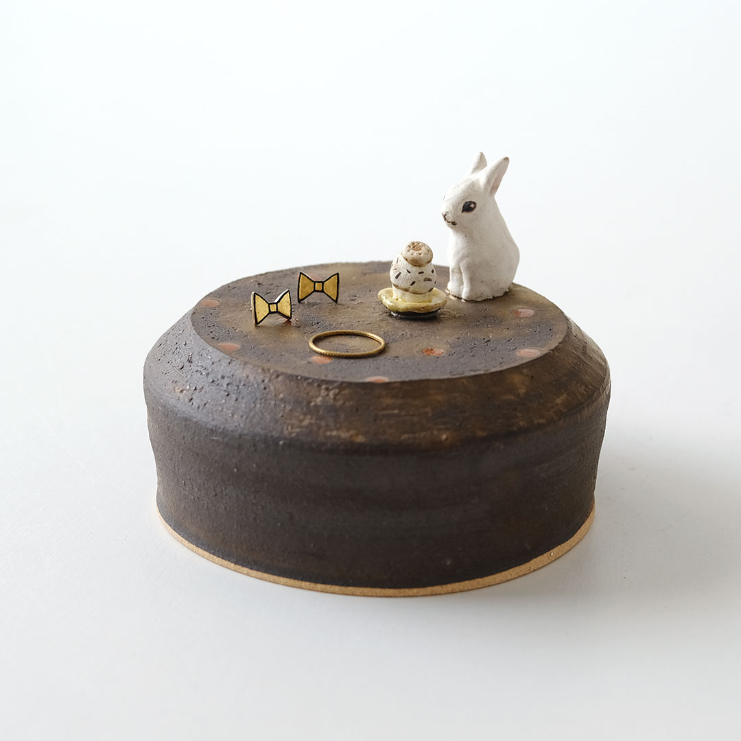 アクセサリートレイ/うさぎ | acne.pottery.studio | 糸島くらし×ここ