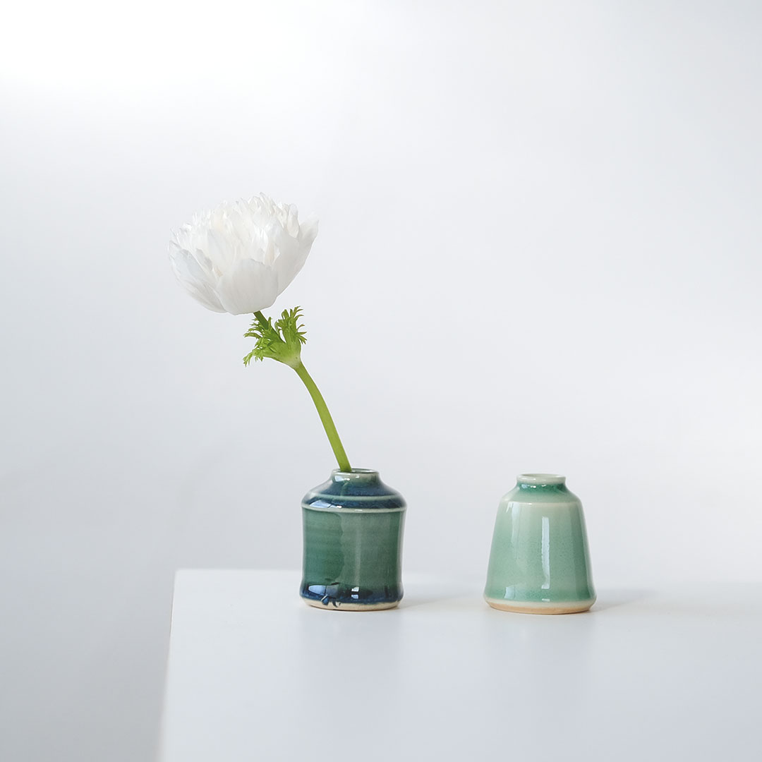 手のひらサイズの花入/青磁色 | 風唄窯 | 糸島くらし×ここのき 公式