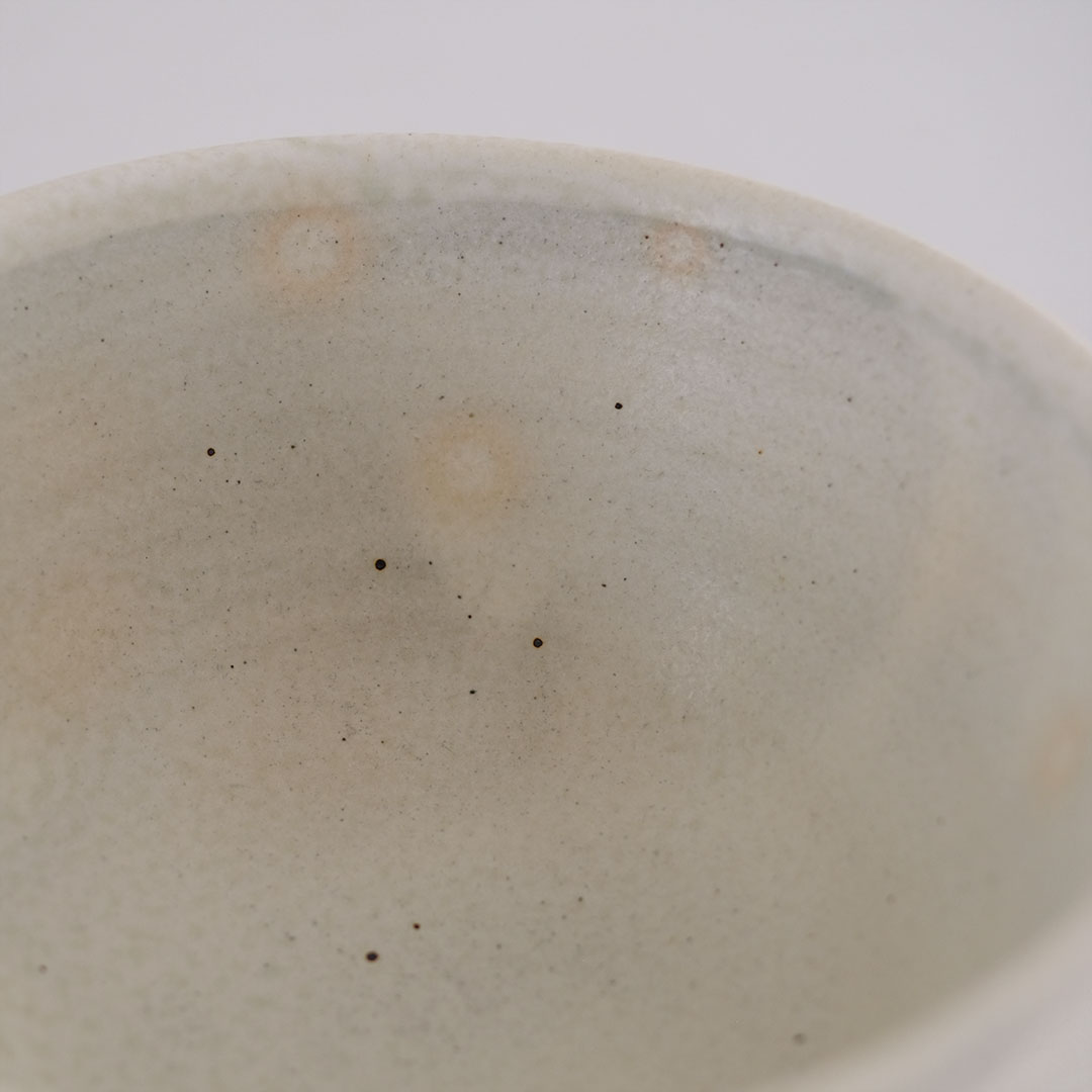 ✨希少品✨糸島研窯アイボリー釉の陶器製花器 持ち手付き中古美品 アイボリー釉/たわみ豆小鉢 | 研窯 | 糸島くらし×ここのき 公式