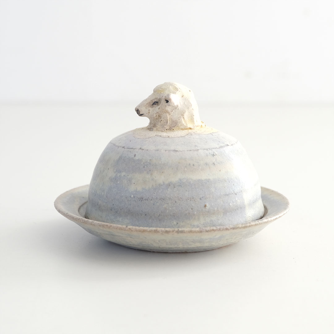 蓋付き菓子皿/ひつじ | acne.pottery.studio | 糸島くらし×ここのき