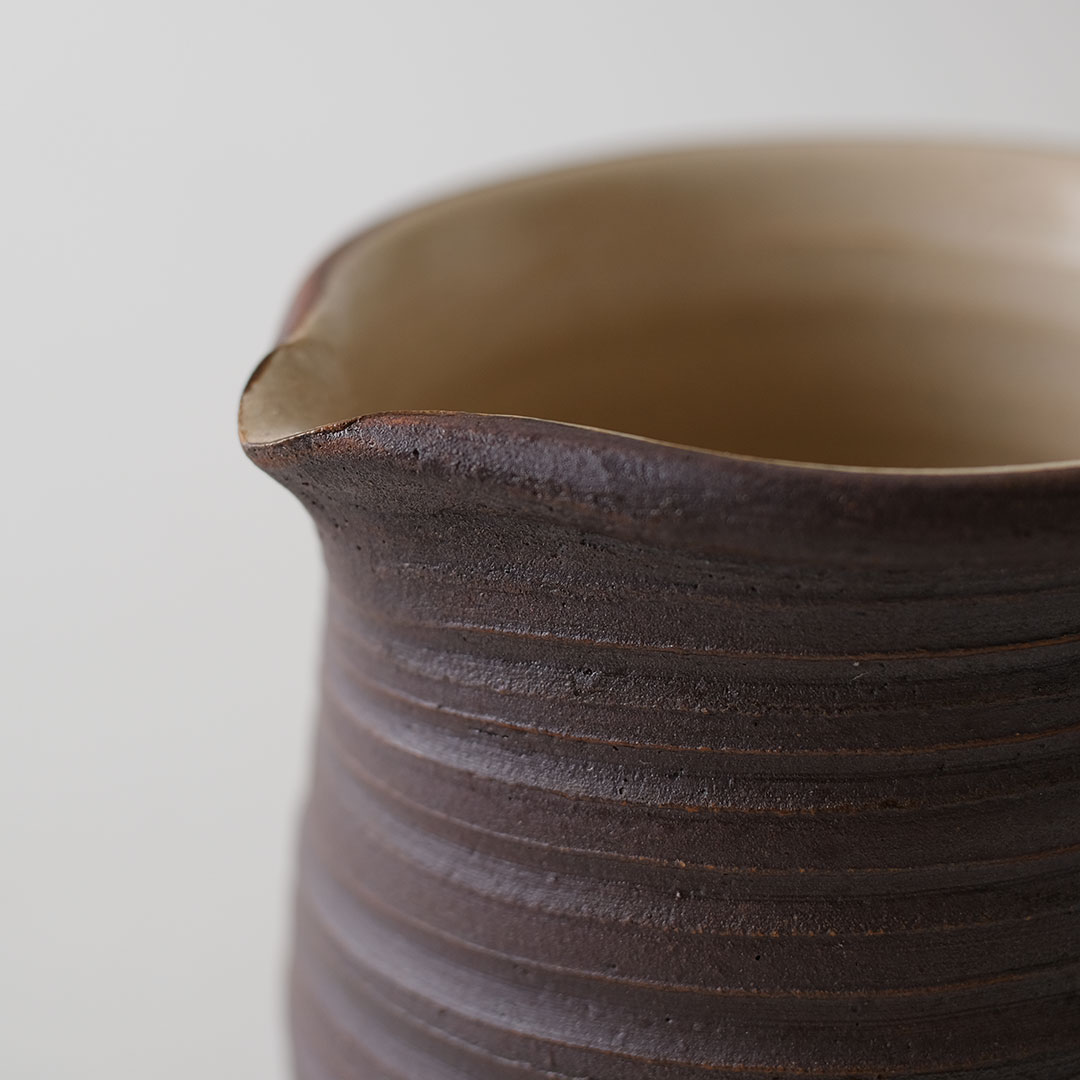 耐熱ミルクジャグ/焦げ茶 | 窯元ろくろ | 糸島くらし×ここのき 公式