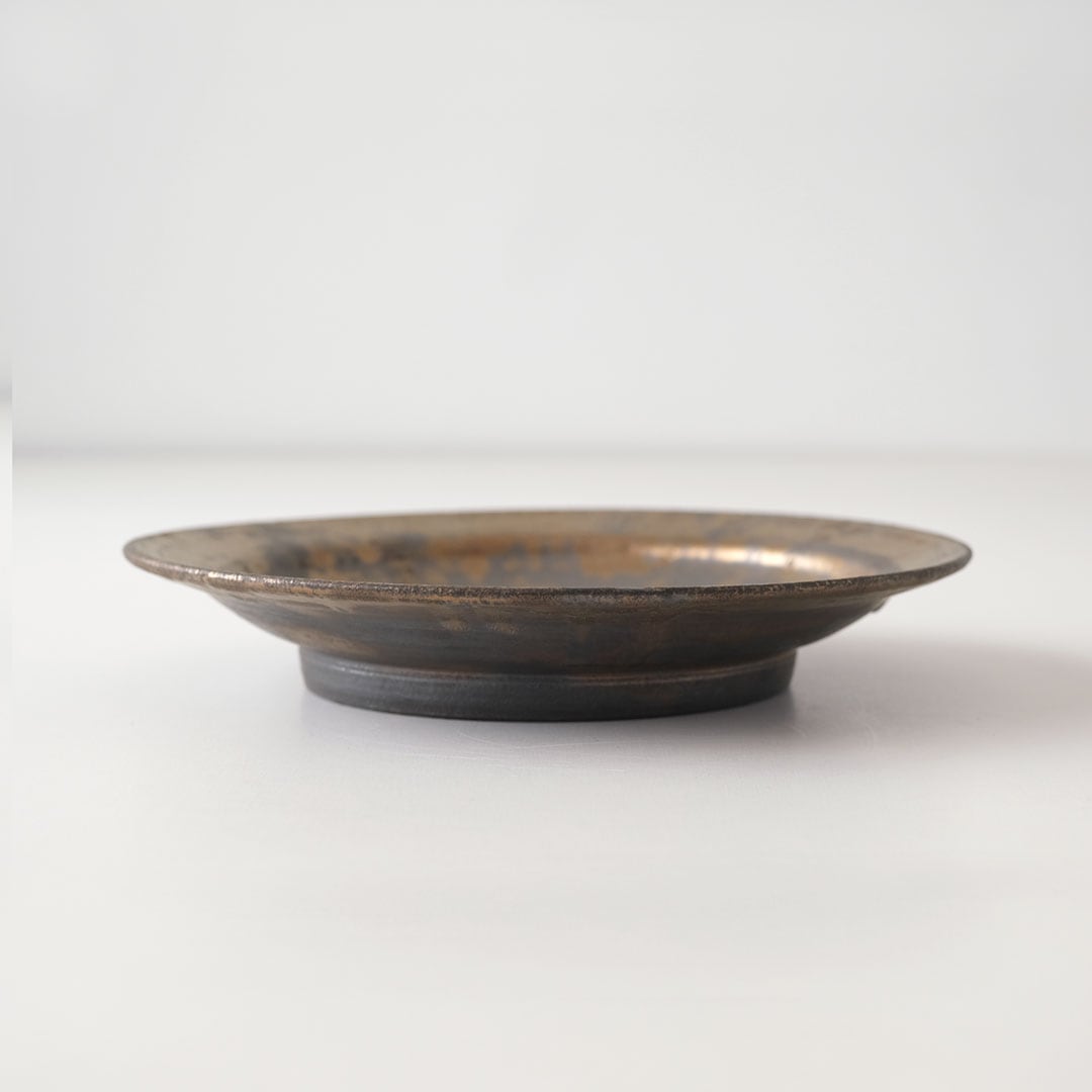 黒金彩/リム皿8寸 | 唐津焼 雅樂窯 ( うたがま ) | 糸島くらし