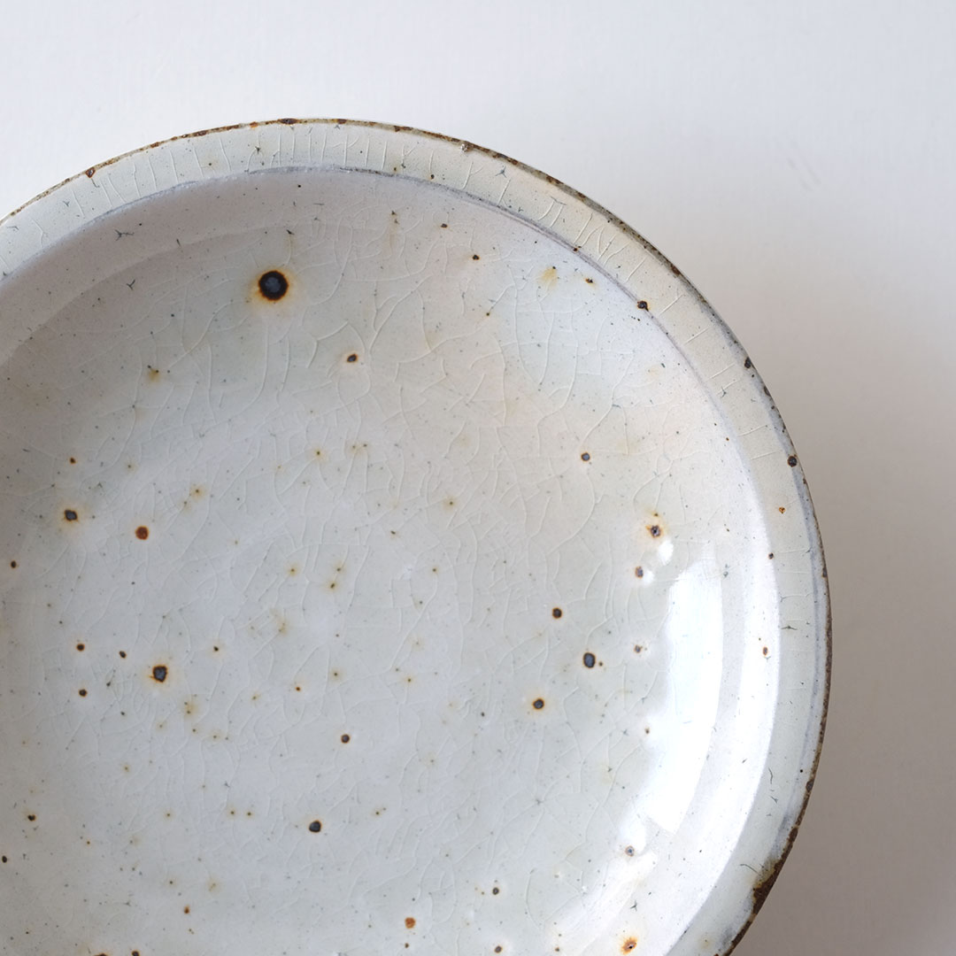 鉄粉引/リム深皿/M | 醇窯(じゅんよう) | 糸島くらし×ここのき 公式