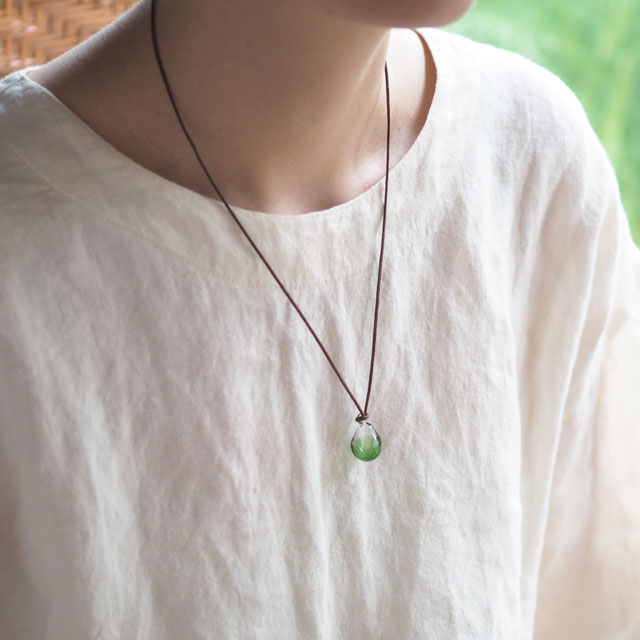 アロマペンダント ガラス/ロウ引き紐/緑/スポイド付き | タビノキセキ