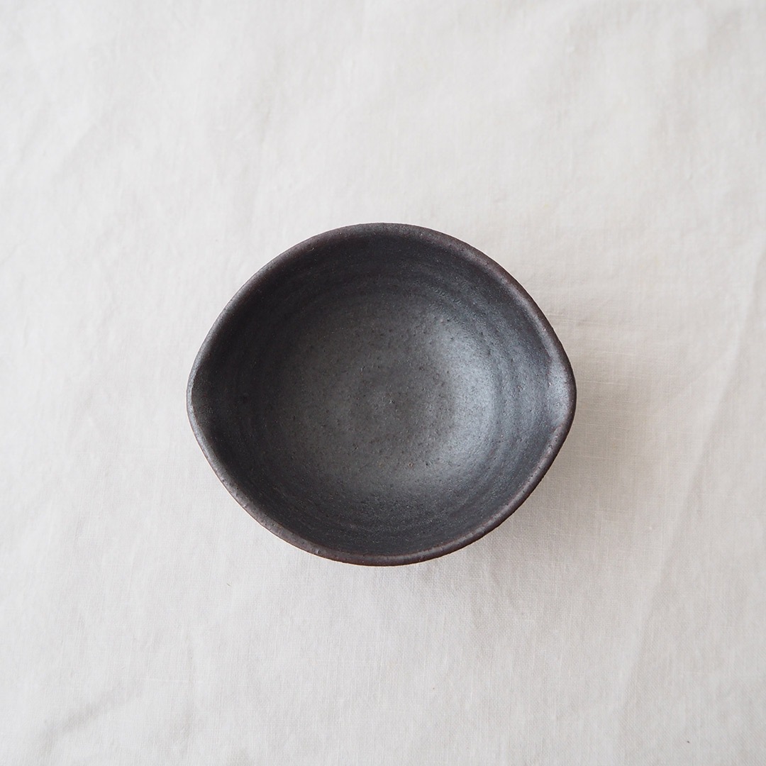 A1207-2/青山陶窯/秦一朗 造/灰釉小鉢5客/共箱/向付/銘々皿/懐石道具 A1207-2/青山陶窯/秦一朗 造/灰釉小鉢5客/共箱/向付/銘々皿/懐石道具