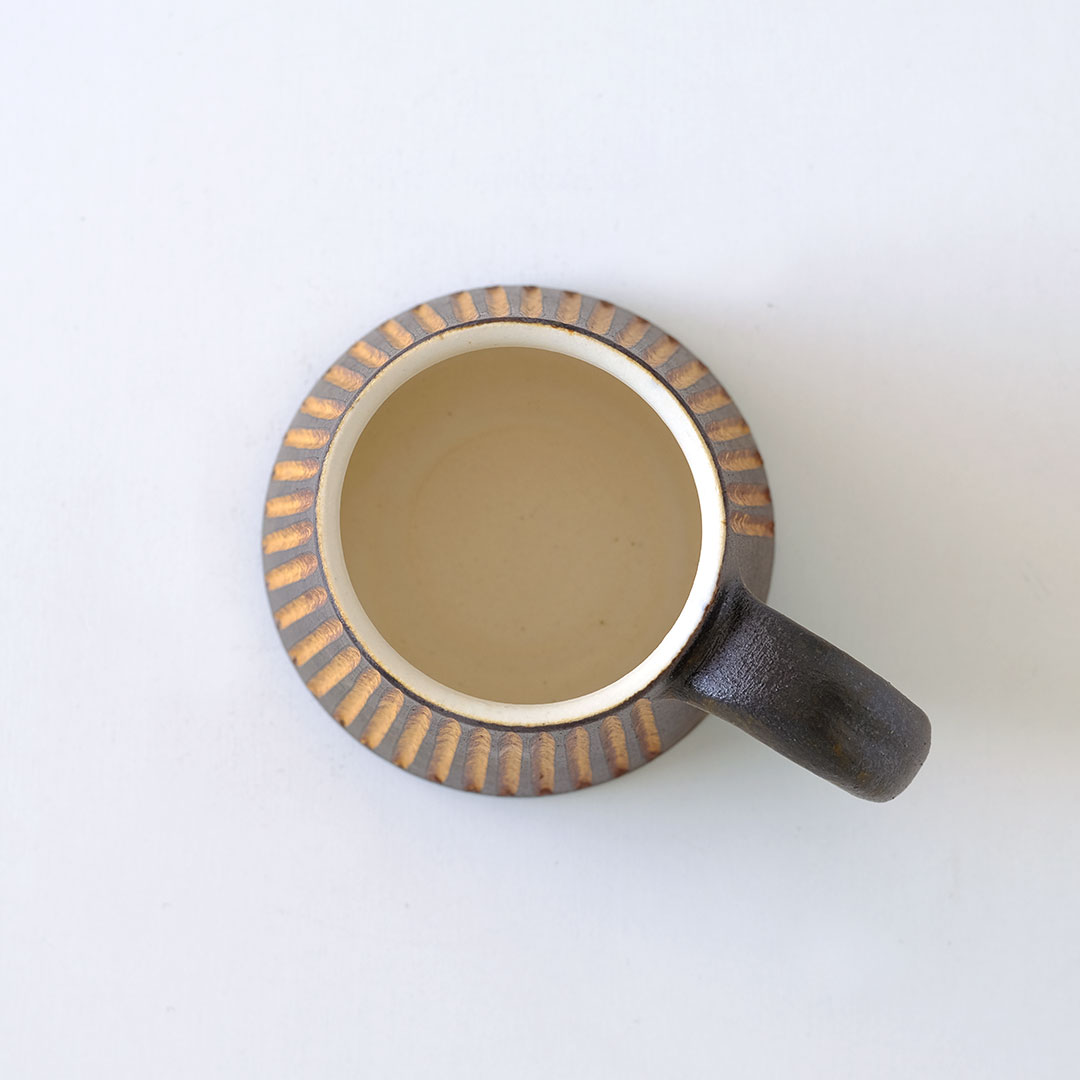 鉄彩/マグカップ/山型 | 醇窯(じゅんよう) | 糸島くらし×ここの