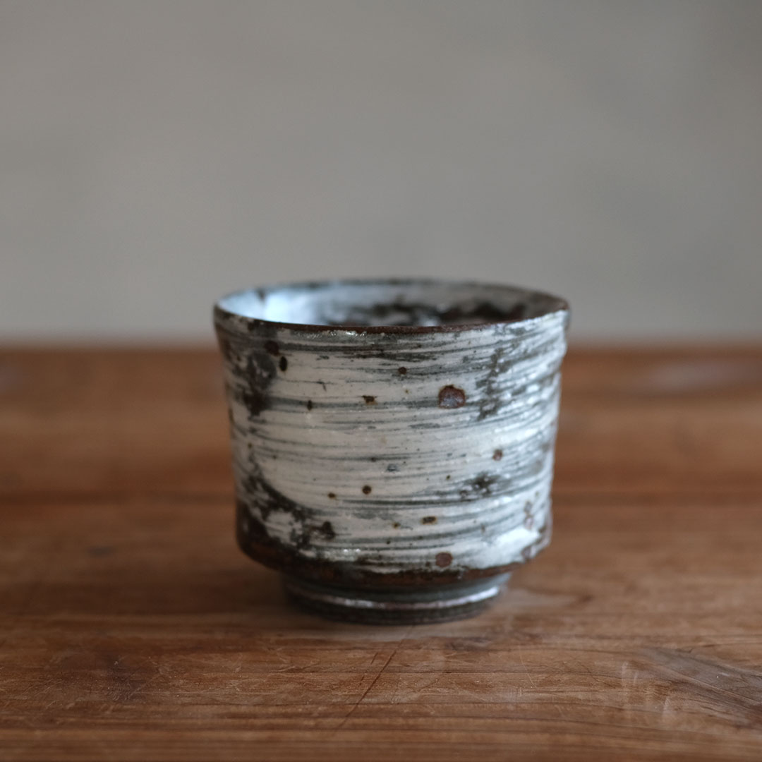 刷毛目/ぐい呑み | 唐津焼 雅樂窯 ( うたがま ) | 糸島くらし×ここのき