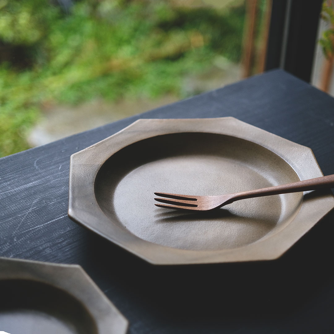 オリーブ釉/八角皿/L | 醇窯(じゅんよう) | 糸島くらし×ここのき 公式