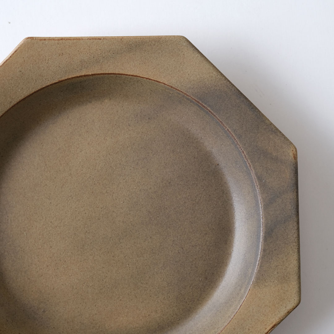 オリーブ釉/八角皿/L | 醇窯(じゅんよう) | 糸島くらし×ここのき 公式 オリーブ釉/八角皿/L | 醇窯(じゅんよう) | 糸島くらし×ここのき 公式