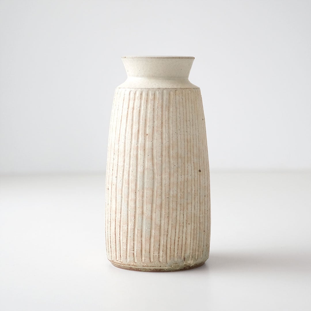 アイボリー釉/しのぎ花入 | 研窯 | 糸島くらし×ここのき 公式