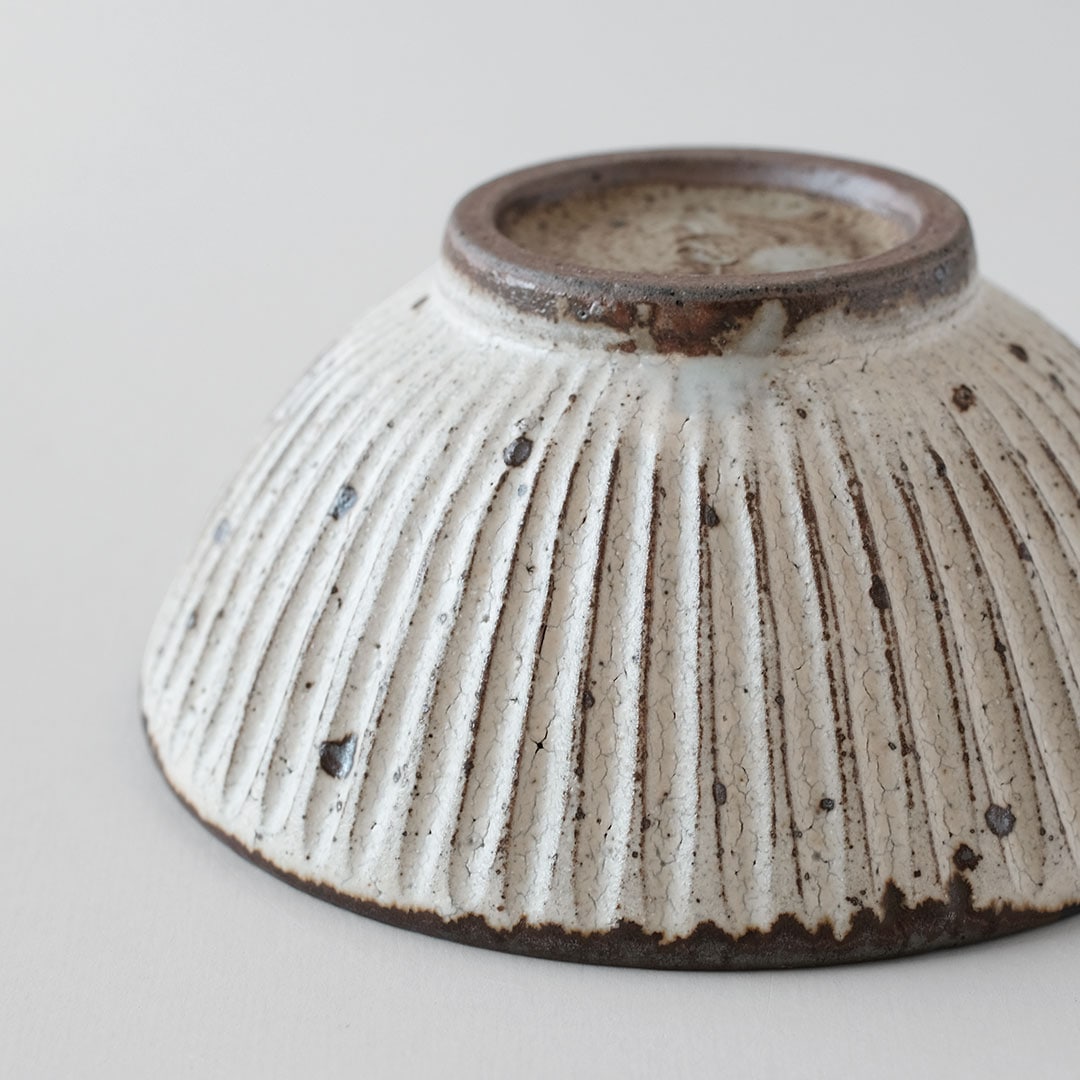 粉引しのぎ/茶碗/中 | 唐津焼 雅樂窯 ( うたがま ) | 糸島くらし