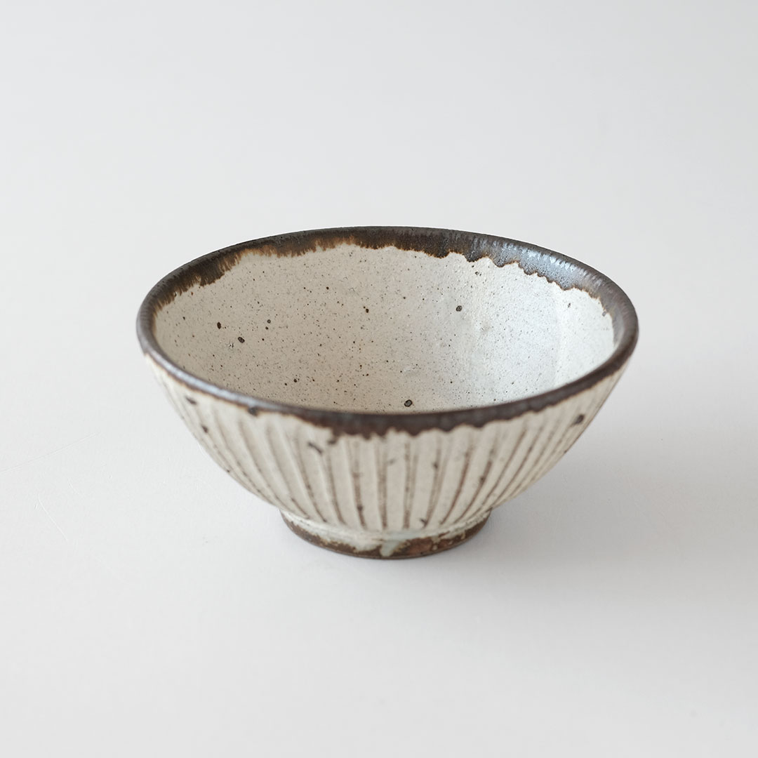 粉引しのぎ/茶碗/中 | 唐津焼 雅樂窯 ( うたがま ) | 糸島くらし×ここ