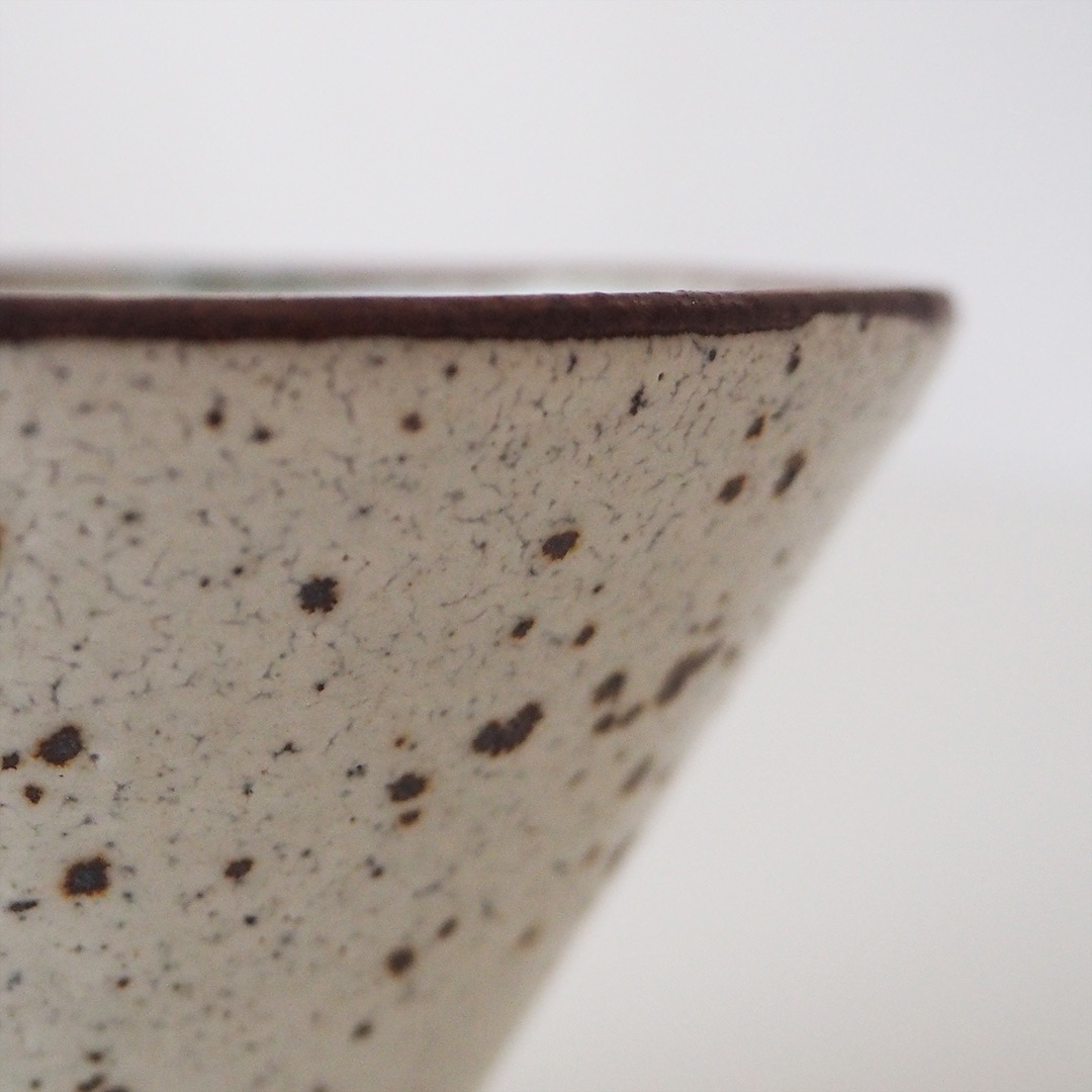 皮くじら/三角カップ | 唐津焼 雅樂窯 ( うたがま ) | 糸島くらし×ここ