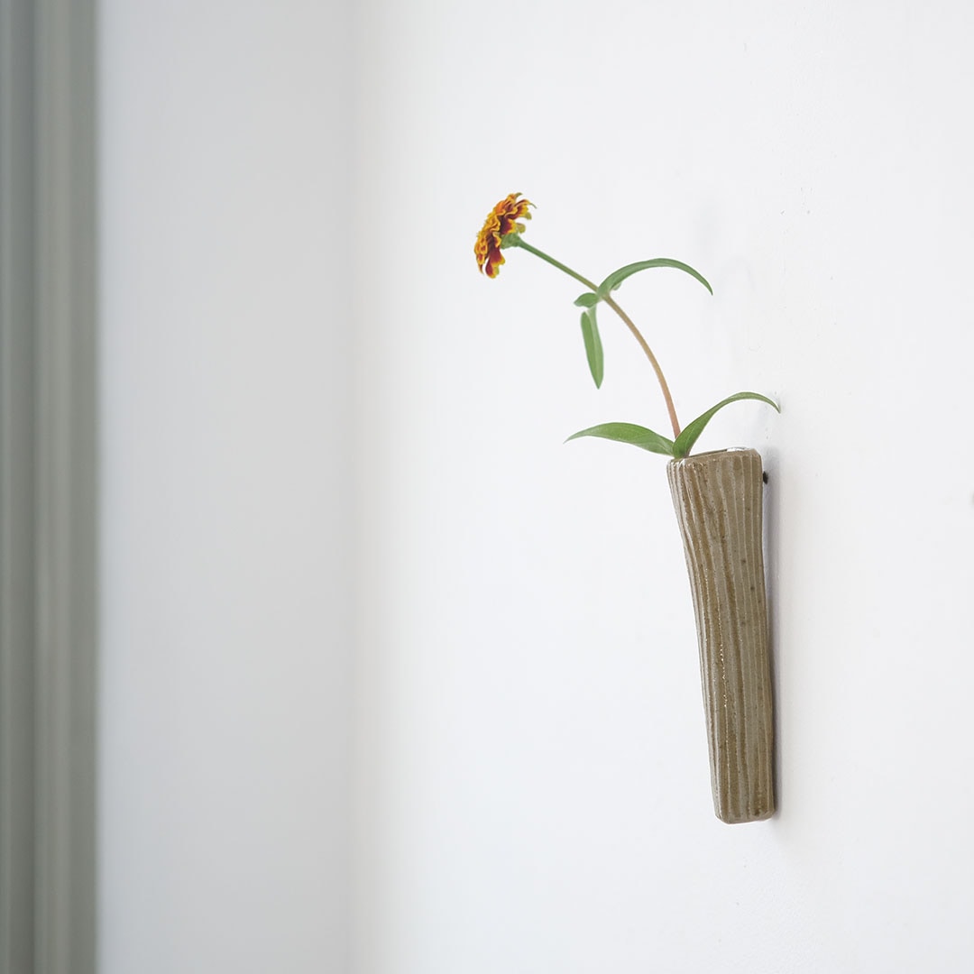 掛け花入/黄唐津しのぎ | からつ焼 高麗窯 | 糸島くらし×ここのき 公式