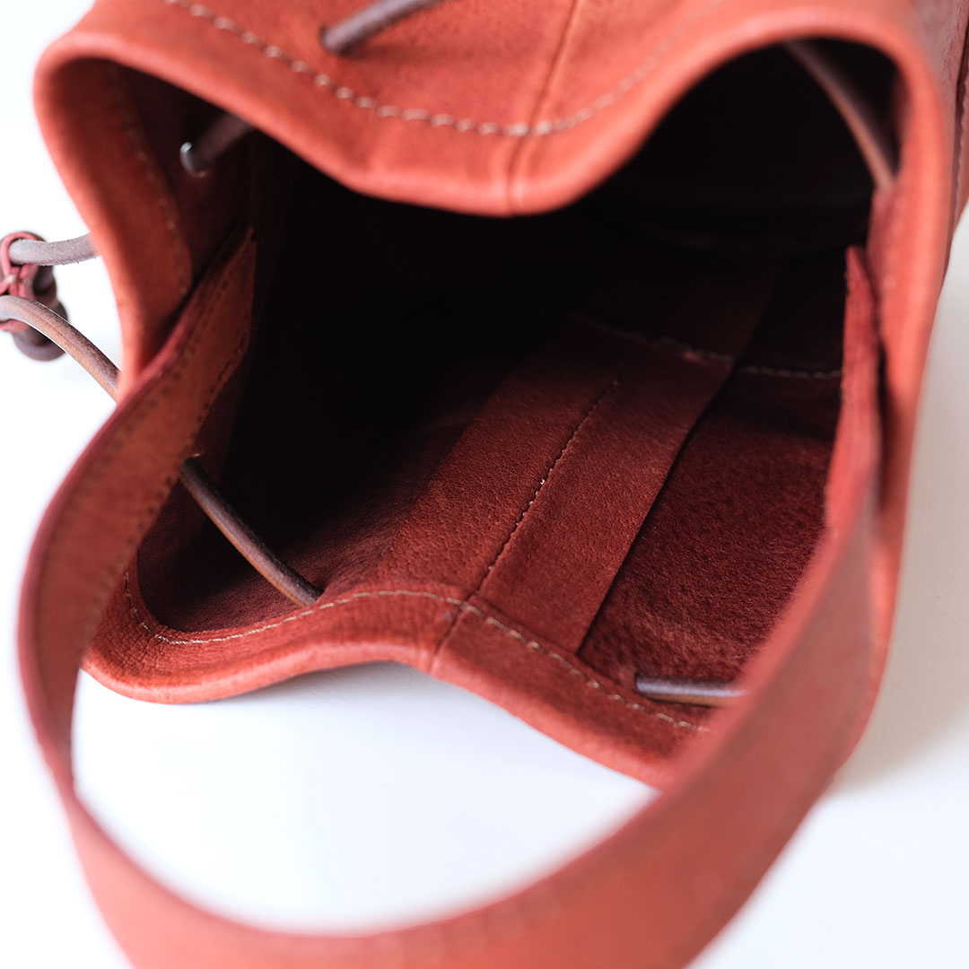 ワンハンドルの巾着バッグ/猪革【一点もの】 | BLESS（ブレス） | 糸島