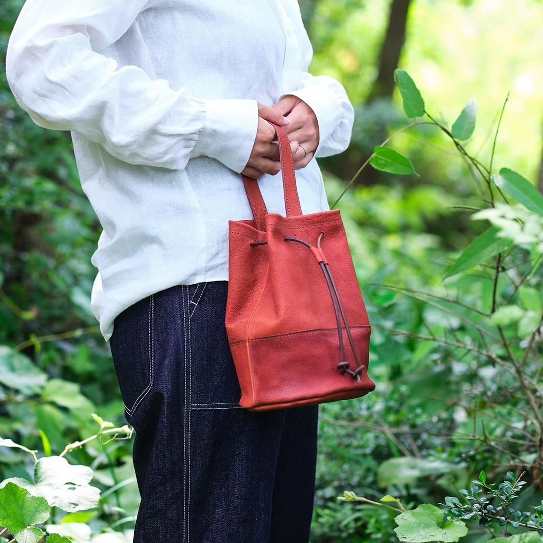 ワンハンドルの巾着バッグ/猪革【一点もの】 | BLESS（ブレス） | 糸島