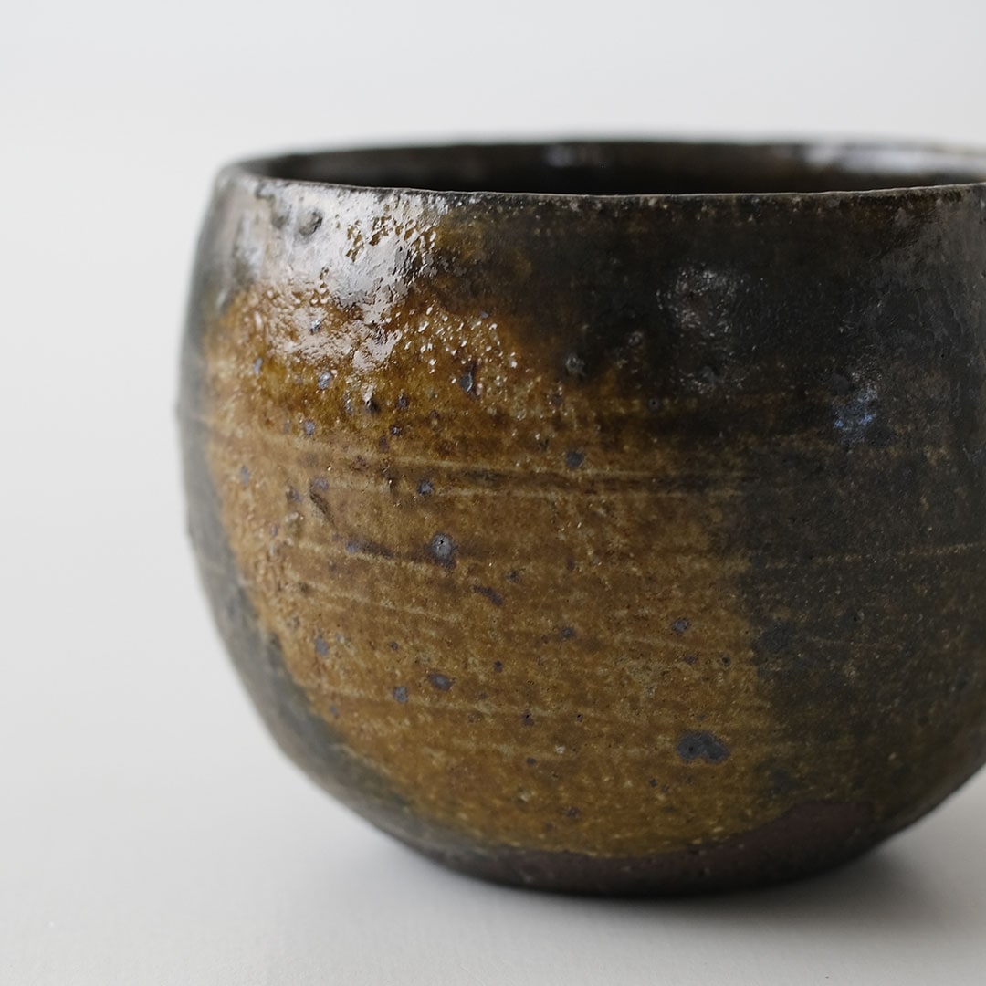 黒唐津 ぐい呑み/一点もの | 唐津焼 雅樂窯 ( うたがま ) | 糸島くらし