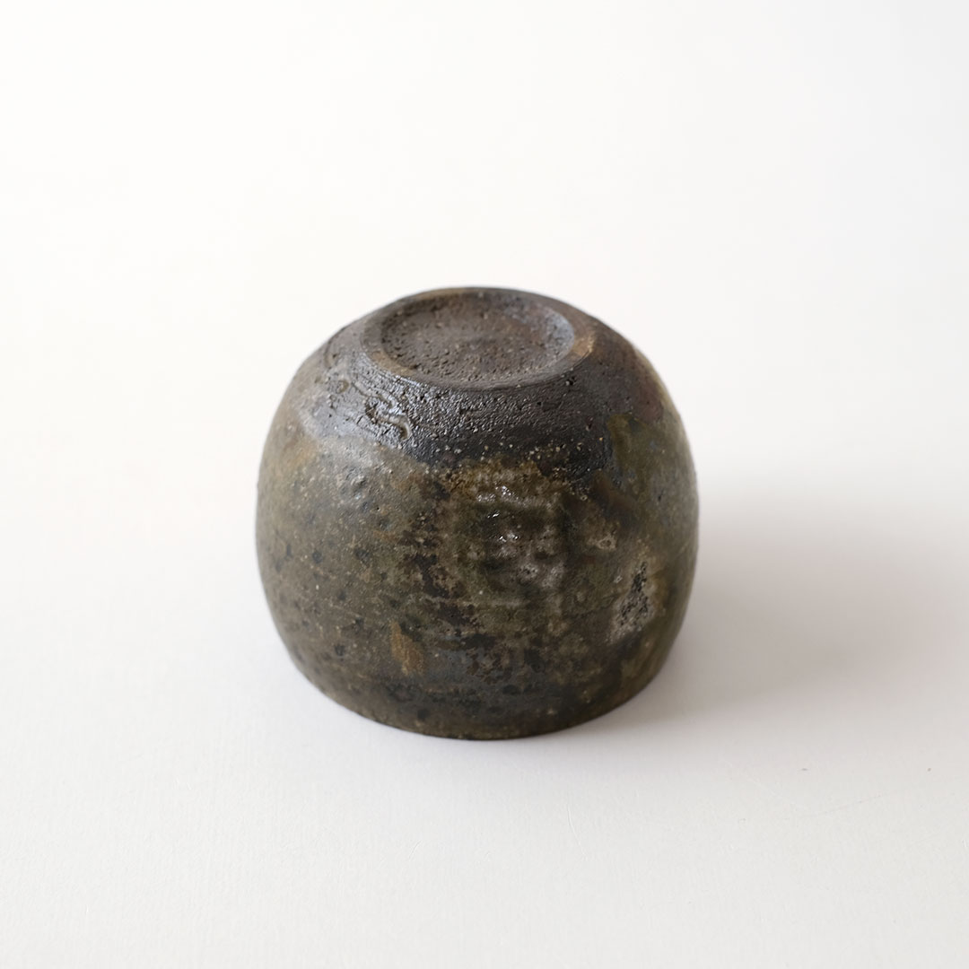 唐津 ぐい呑み 一客 黒唐津 ぐい呑み/一点もの | 唐津焼 雅樂窯 ( うたがま ) | 糸島くらし