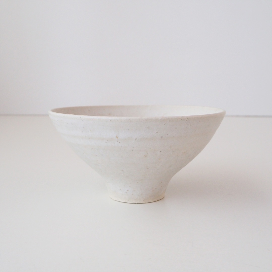 鹿の白い茶碗 | acne.pottery.studio | 糸島くらし×ここのき 公式通販